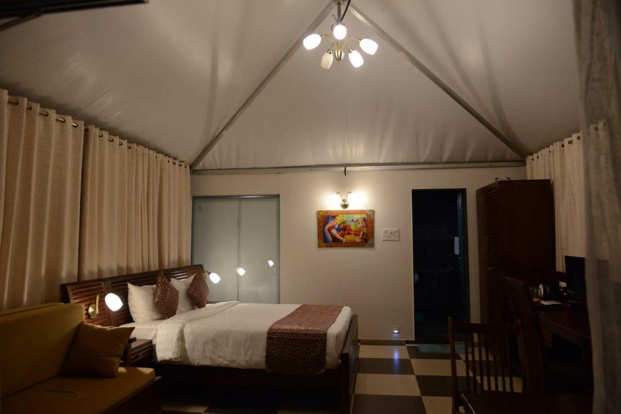 Sunnys World Hotel Pune Eksteriør billede