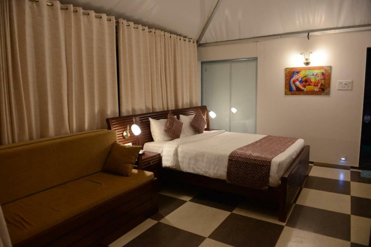 Sunnys World Hotel Pune Eksteriør billede